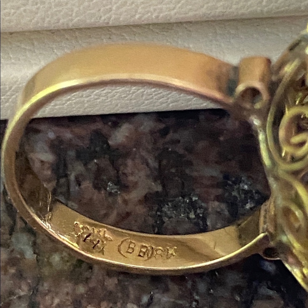 Elegant 18 K Gold Sapphire and Opal Ring - Picture 6 of 7